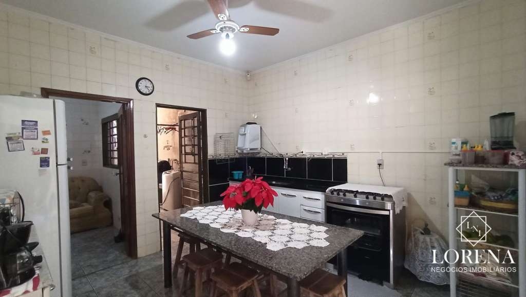 Casa com 4 quartos à venda, 300m² — foto 31 de 32