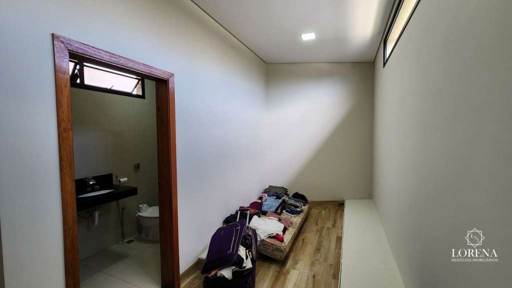 Casa com 3 quartos à venda, 264m² — foto 3 de 31