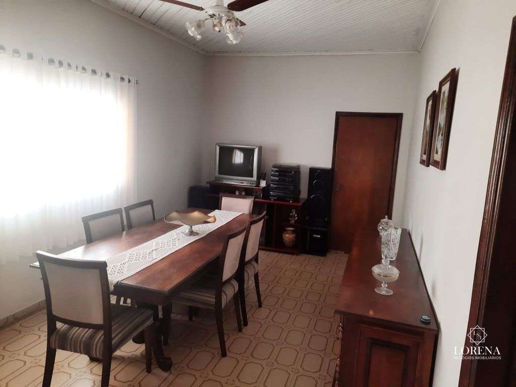 Casa com 3 quartos à venda, 130m² — foto 2 de 8