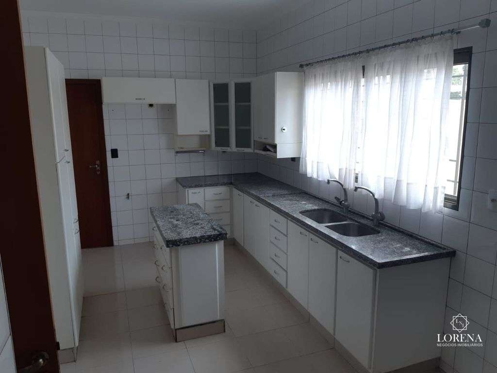 Casa com 3 quartos à venda, 250m² — foto 16 de 50