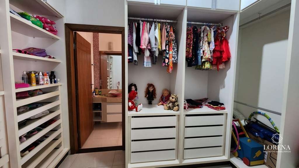 Casa com 4 quartos à venda, 215m² — foto 17 de 30