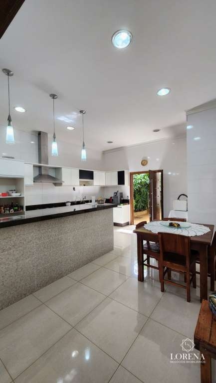 Casa com 4 quartos à venda, 215m² — foto 24 de 30