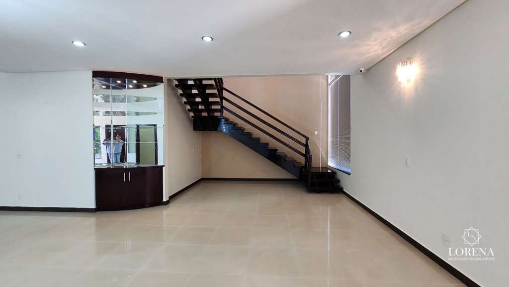 Casa de Condomínio com 5 quartos à venda, 403m² — foto 4 de 31