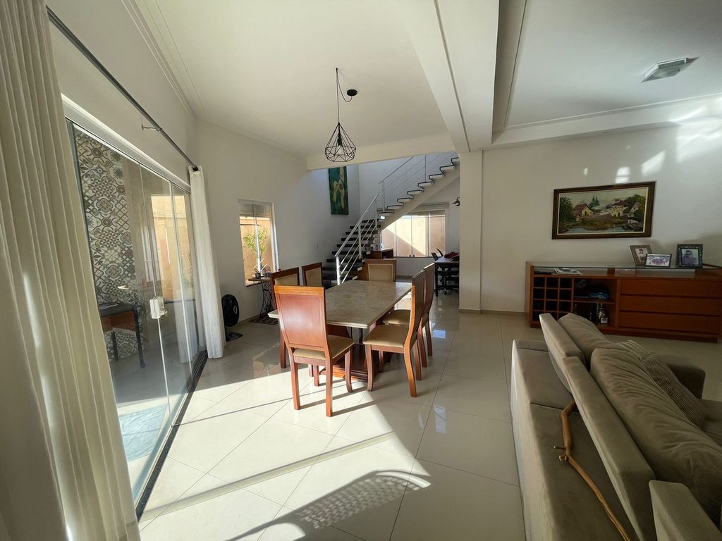 Casa de Condomínio com 3 quartos à venda, 236m² — foto 10 de 30