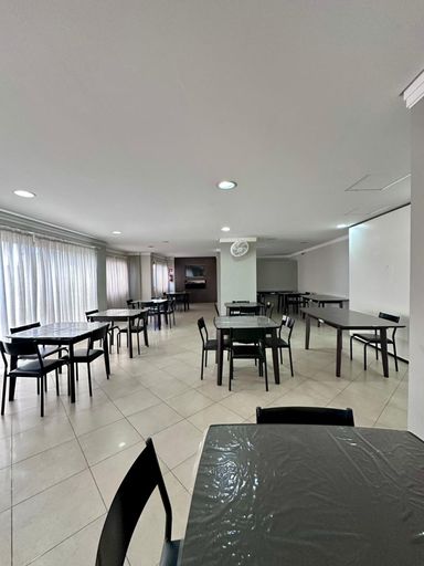 Salão de festas para 80 pessoas