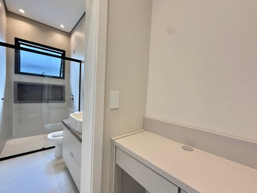 BANCADA DE APOIO EM TODOS OS DORMITÓRIOS