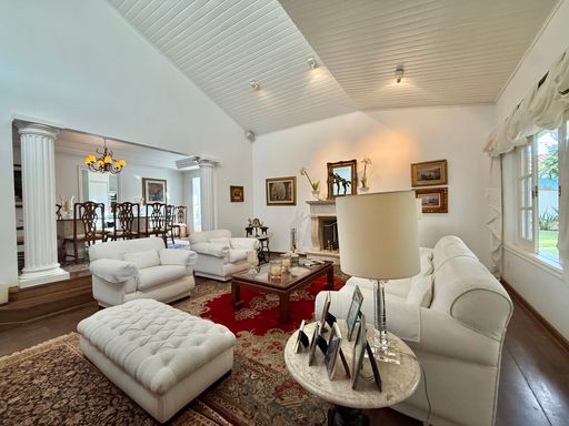 Sala de estar com lareira