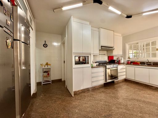 Cozinha com lavanderia e área de serviço dormitório e banheiro