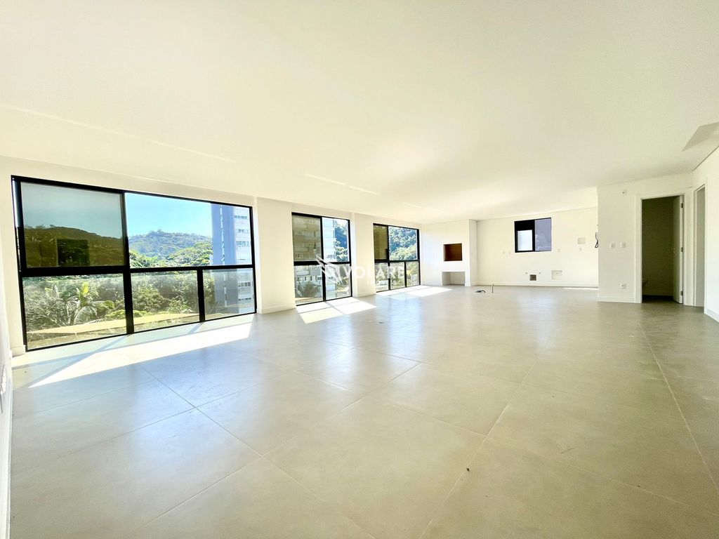 Amplo apartamento novo no centro da cidade - foto 1