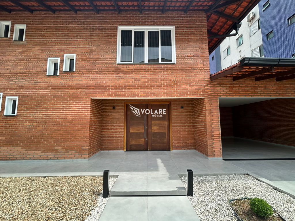 Casa com 4 Dormitórios 3 Suítes Piscina 500m Área útil 2 Vagas R$ 1.950.000,00 — foto 2