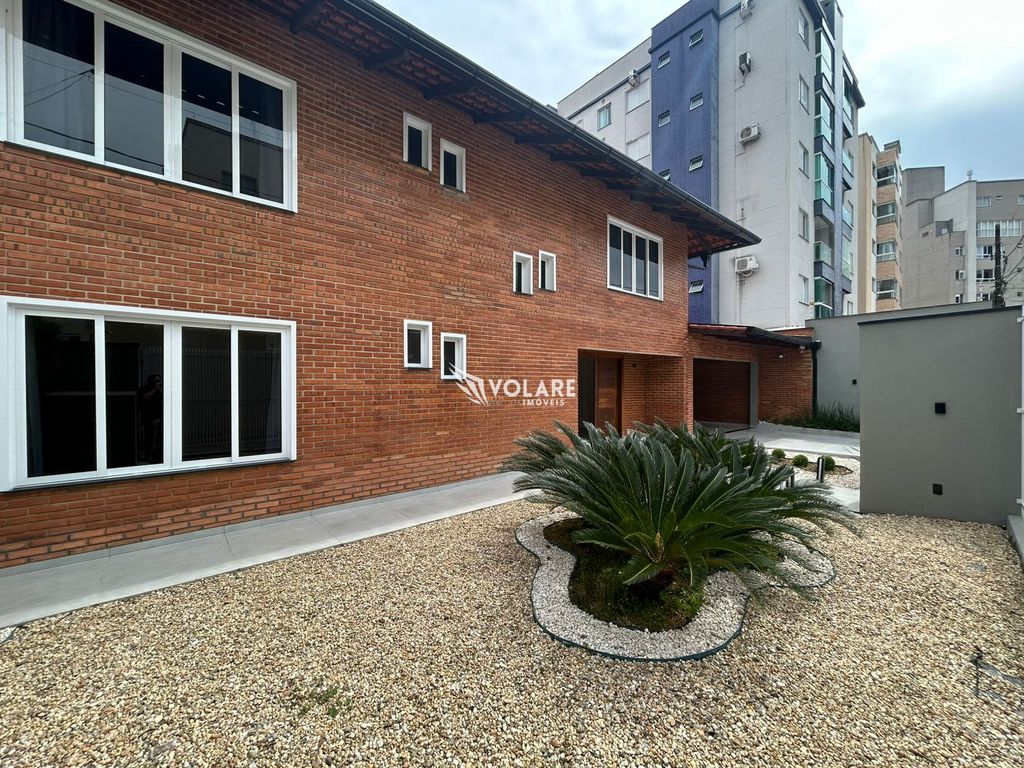 Casa com 4 Dormitórios 3 Suítes Piscina 500m Área útil 2 Vagas R$ 1.950.000,00 — foto 4