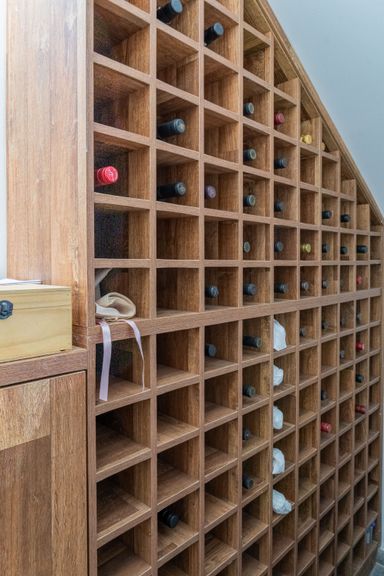 Adega: Selo de sofisticação: Espaço exclusivo para a sua coleção de rótulos selecionados