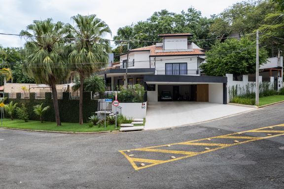 Infraestrutura de ponta: 4 vagas com ponto de carregamento para automóveis elétricos.