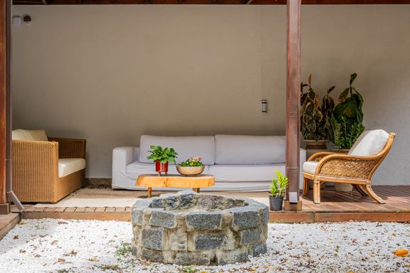 Fire Place: Momentos de conexão: Aprecie o crepúsculo e um bom vinho ao redor do fogo.