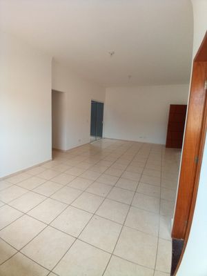 Muito espaço, da pra fazer 3 ambientes