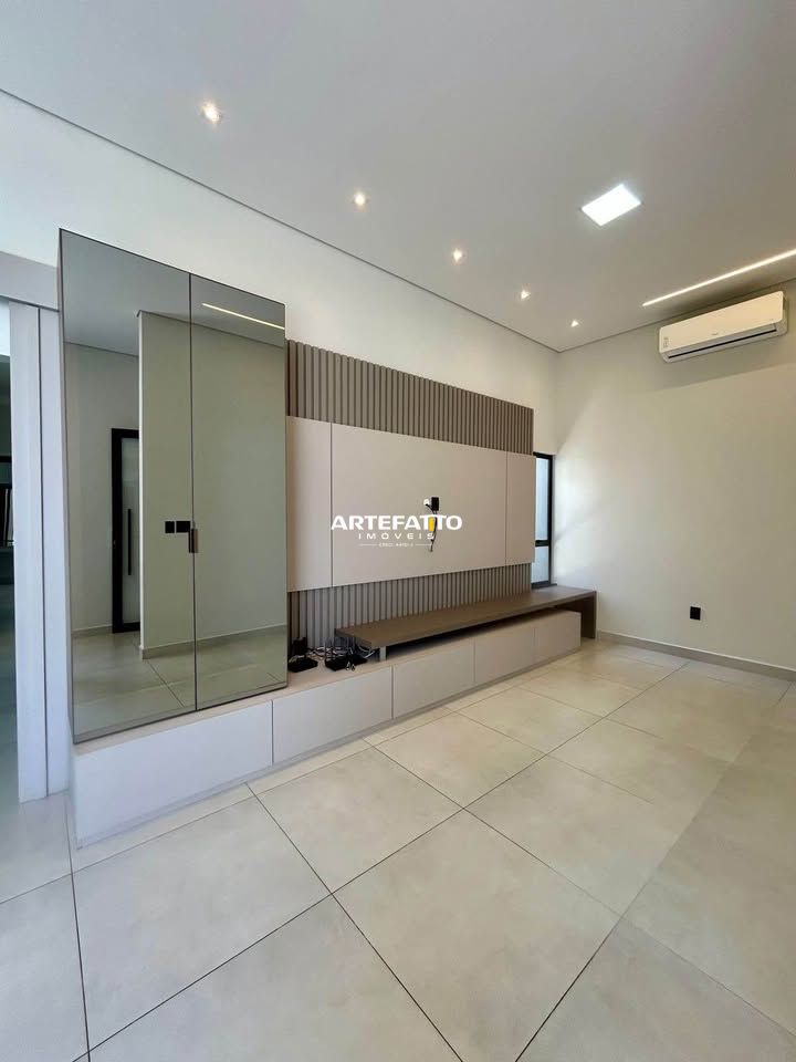  - Casa com 3 dormitórios no Jardim Tropical 2