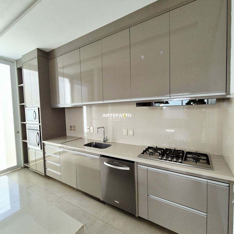  - Casa com 3 suítes no bairro Jardim Piratininga II