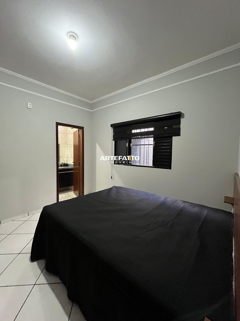  - Casa com 2 dormitórios no Prolongamento Angela Rosa