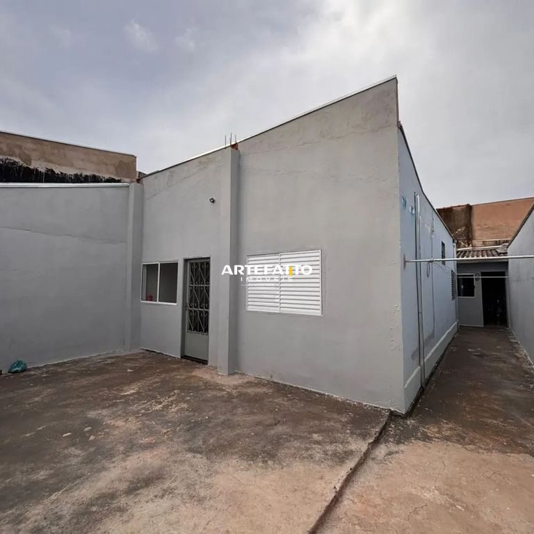  - Casa usada em terreno inteiro disponível no Res. Moreira Junior