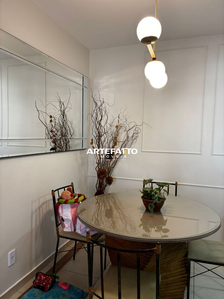  - Apartamento com 2 dormitórios na Vila Nicácio