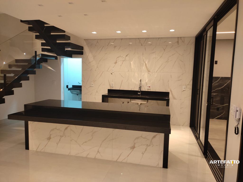  - Casa assobradada com 3 dormitórios no bairro Primo Meneghetti II em Franca/SP