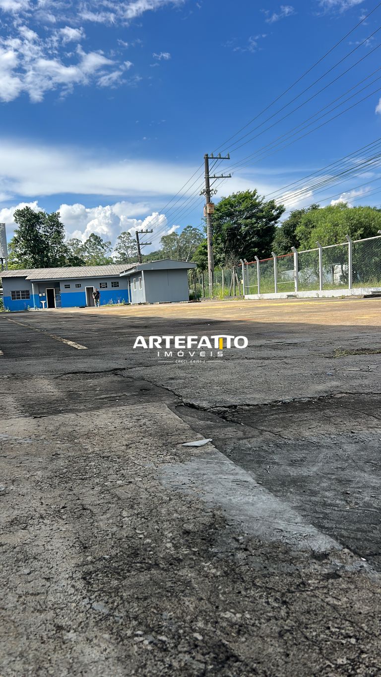  - GALPÃO INDUSTRIAL/COMERCIAL PARA LOCAÇÃO/FRENTE PARA A Rodovia Régis Bittencourt