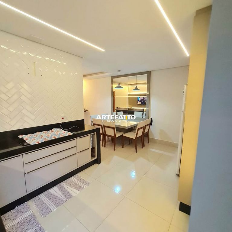  - Casa Polo Club, rica em modulados, 2 dorm. 1 suíte, 2 vagas de garagem