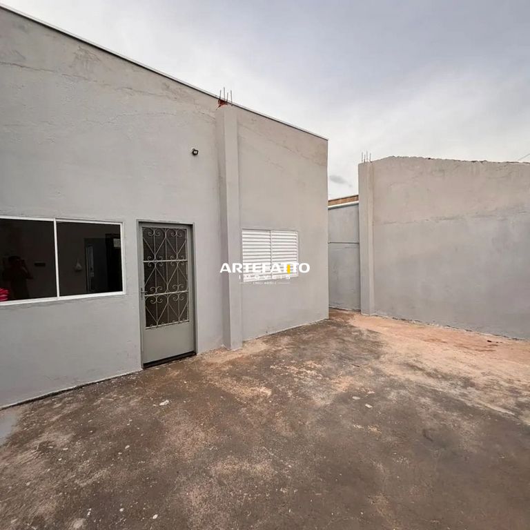  - Casa usada em terreno inteiro disponível no Res. Moreira Junior