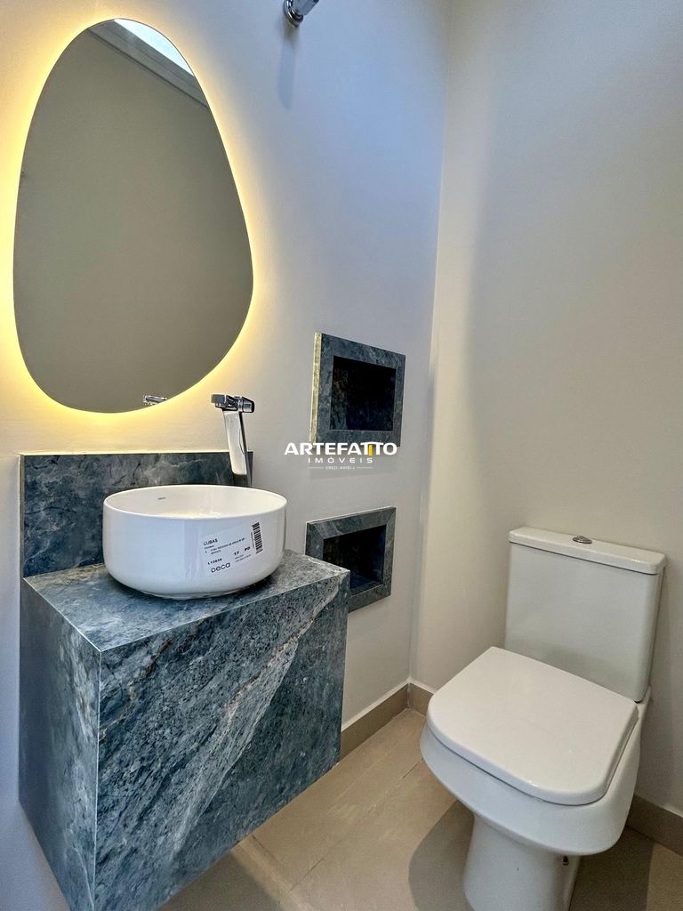  - Linda residência á venda com projeto moderno localizada no bairro São Joaquim.