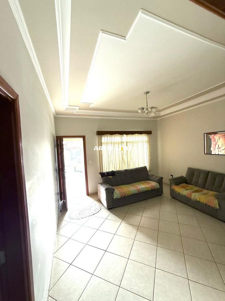 Casa à venda com 4 quartos, 220m² - São José,Franca 