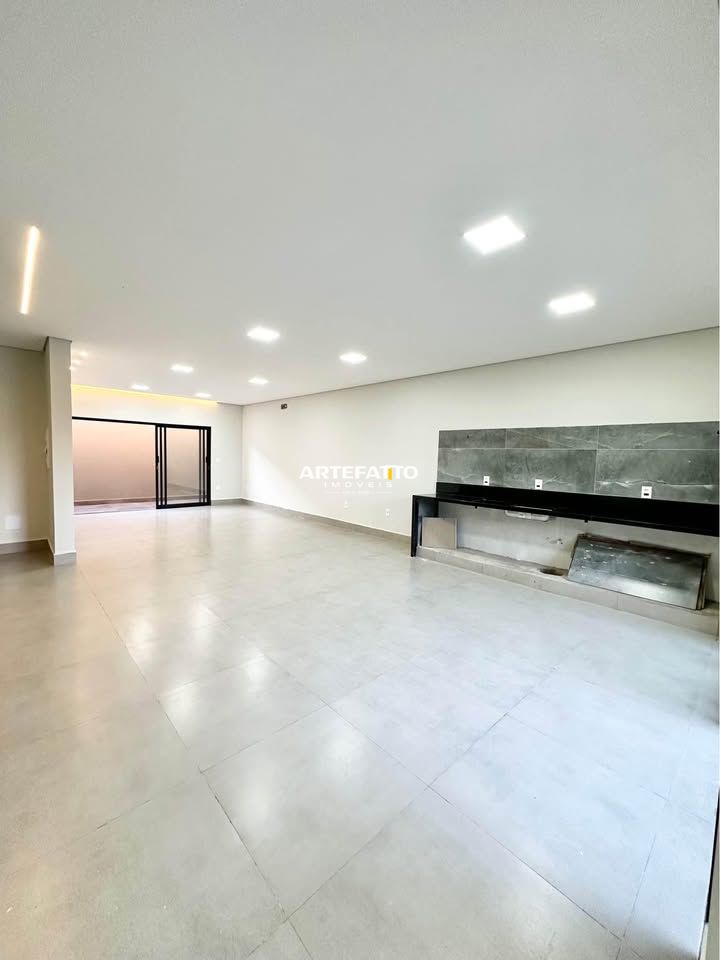  - Casa com 3 dormitórios no Jardim Três Colinas