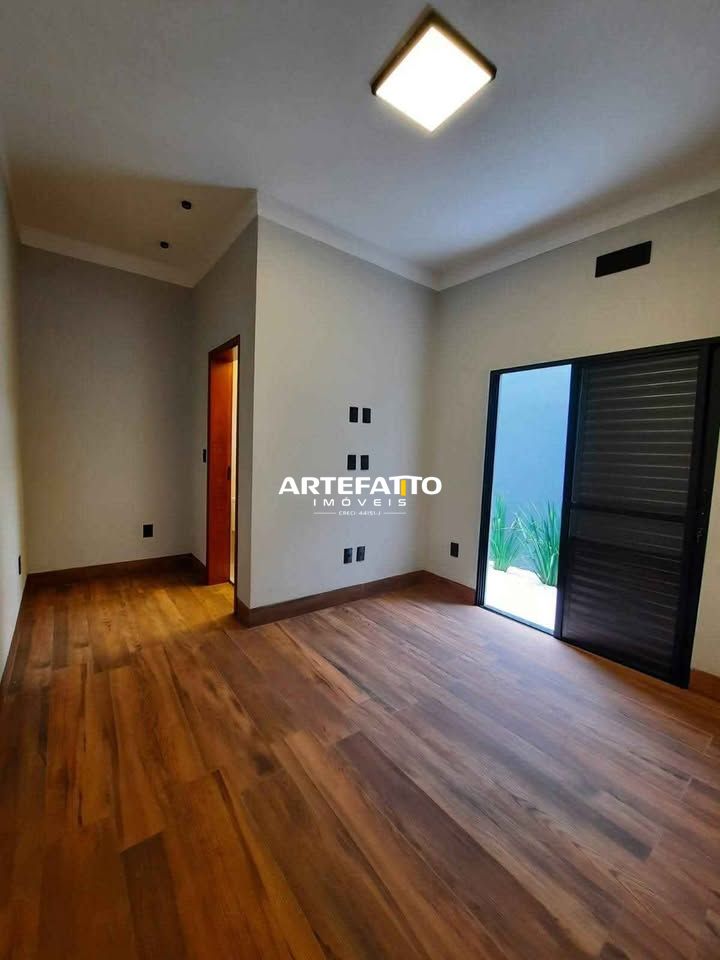  - Casa com 3 dormitórios no bairro Parque Moema