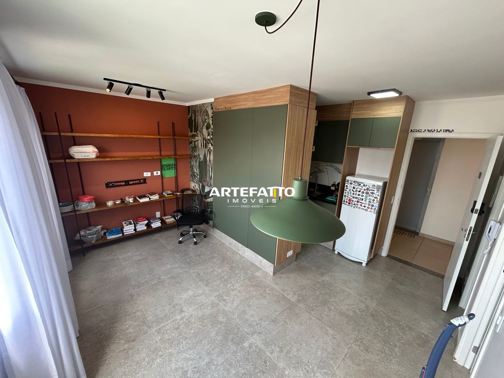 Amplo apartamento semi mobiliado, faltando apenas uma mesa e sofá ! - Zbroker Imóveis