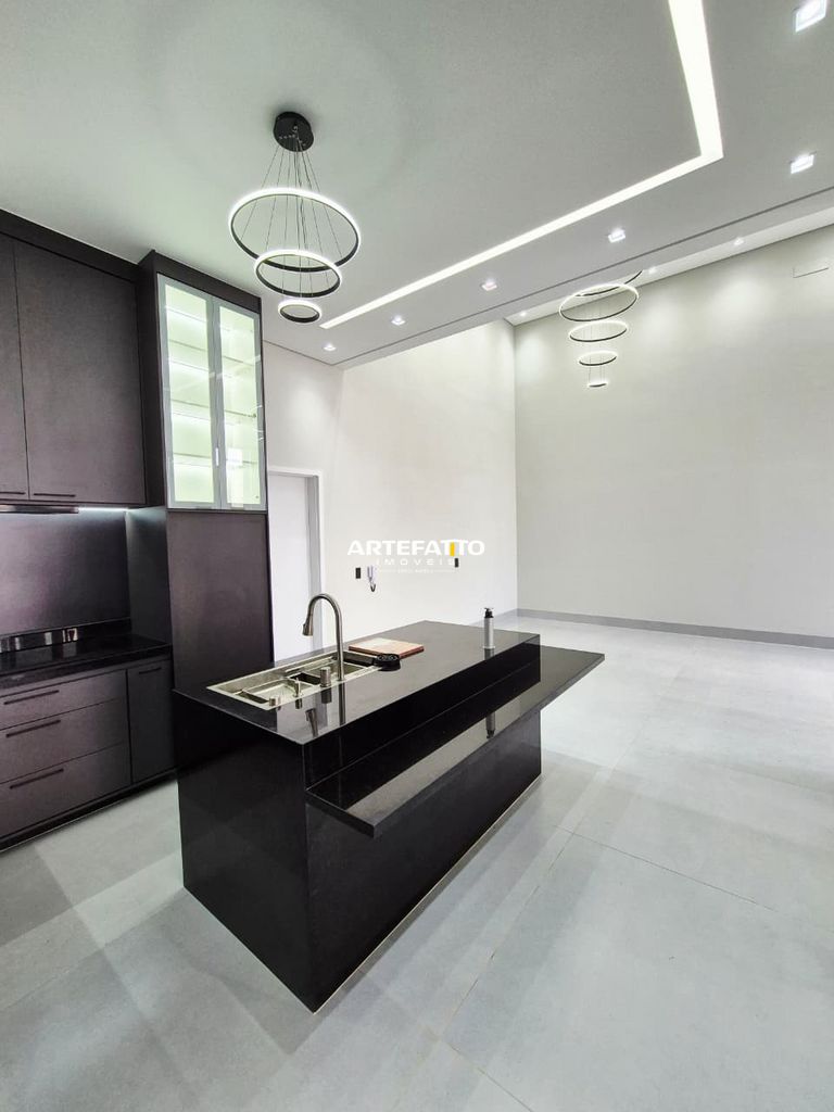  - Casa com 3 suítes no bairro Residencial Tellini