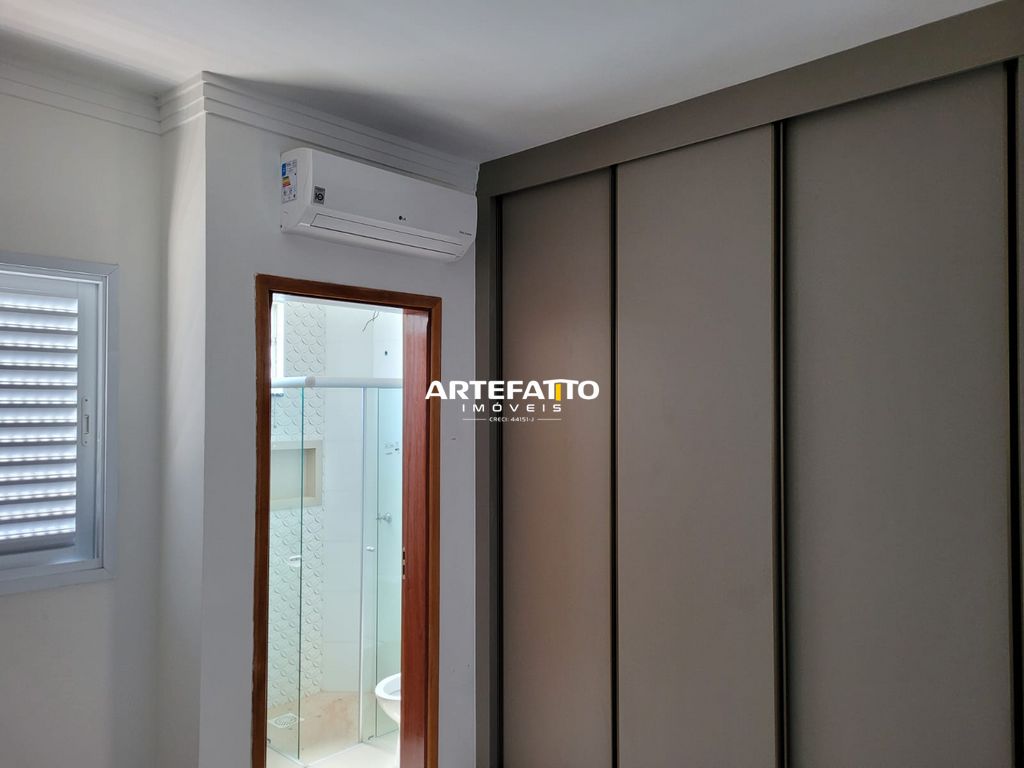  - Apartamento com 2 dormitórios no bairro Santa Lúcia