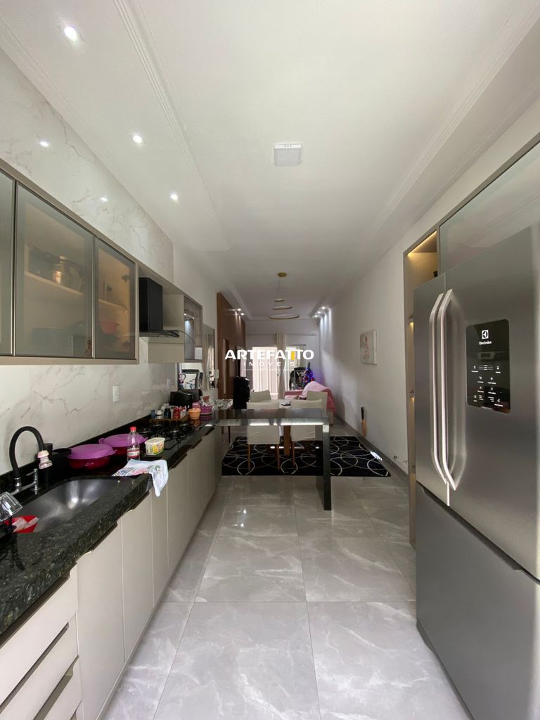  - Casa com 3 dormitórios no bairro Jardim Cambuí