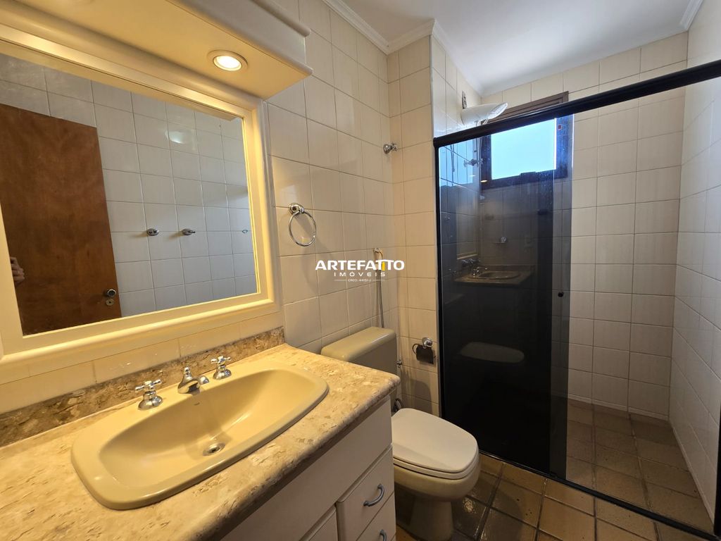  - Apartamento centro. 3 dorm. sendo 1 suíte, 2 vagas de garagem.