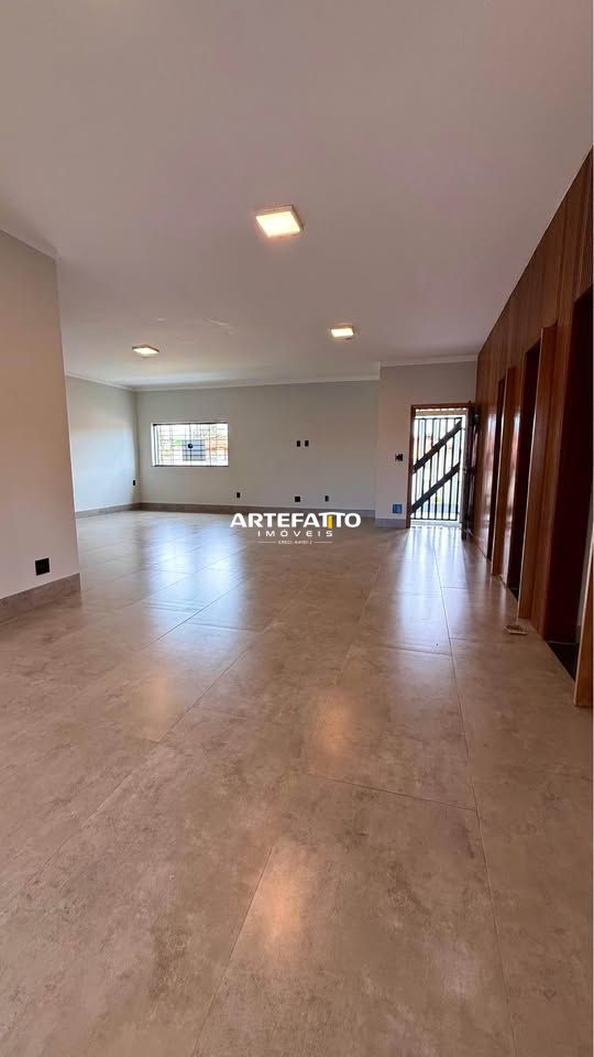  - Casa com 4 dormitórios no bairro Jardim Santana