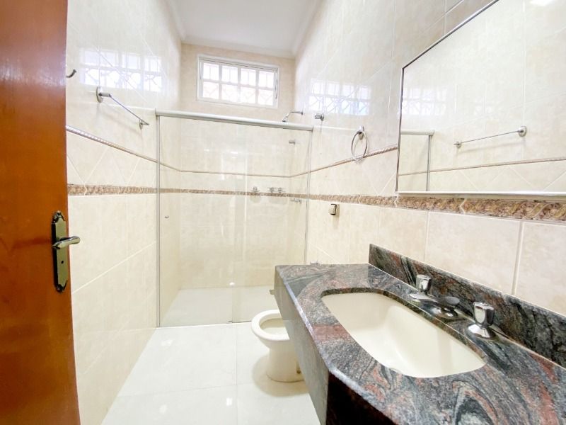  - Casa com 4 dormitórios de 260m² no bairro São José em Franca/SP