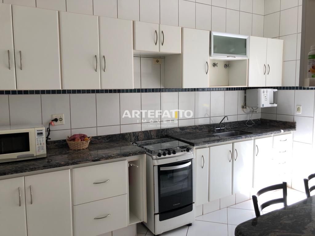  - Casa de 178m² com 3 dormitórios no bairro Parque do Castelo em Franca/SP
