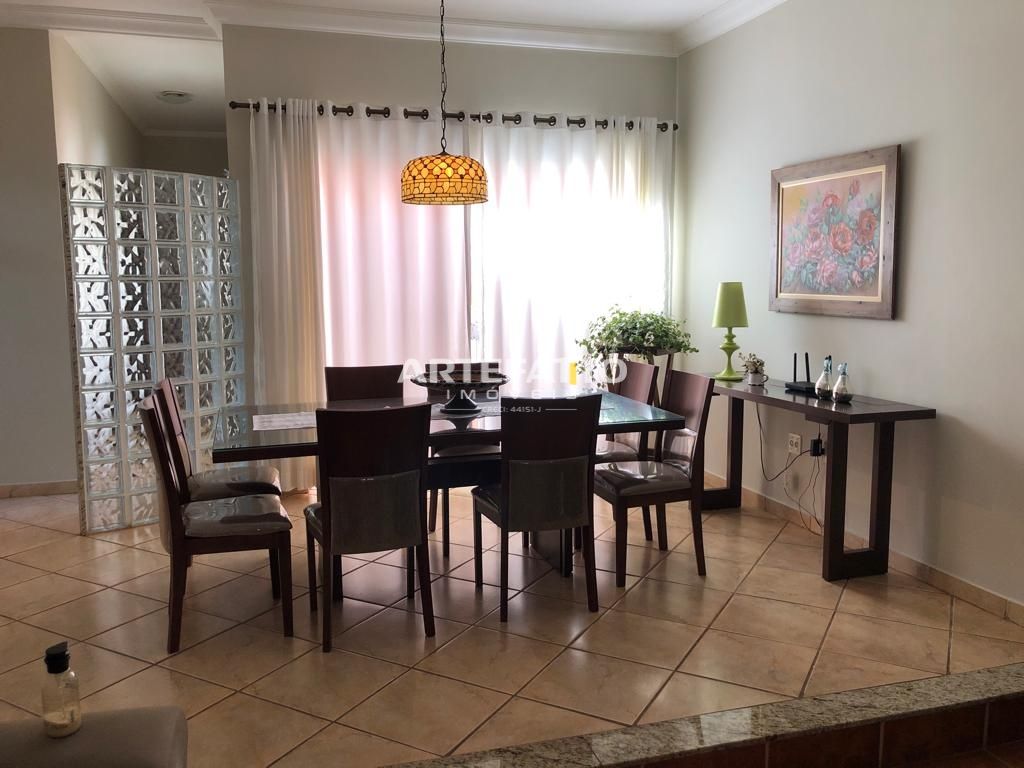 Casa à venda com 3 quartos, 178m² - Parque do Castelo,Franca 