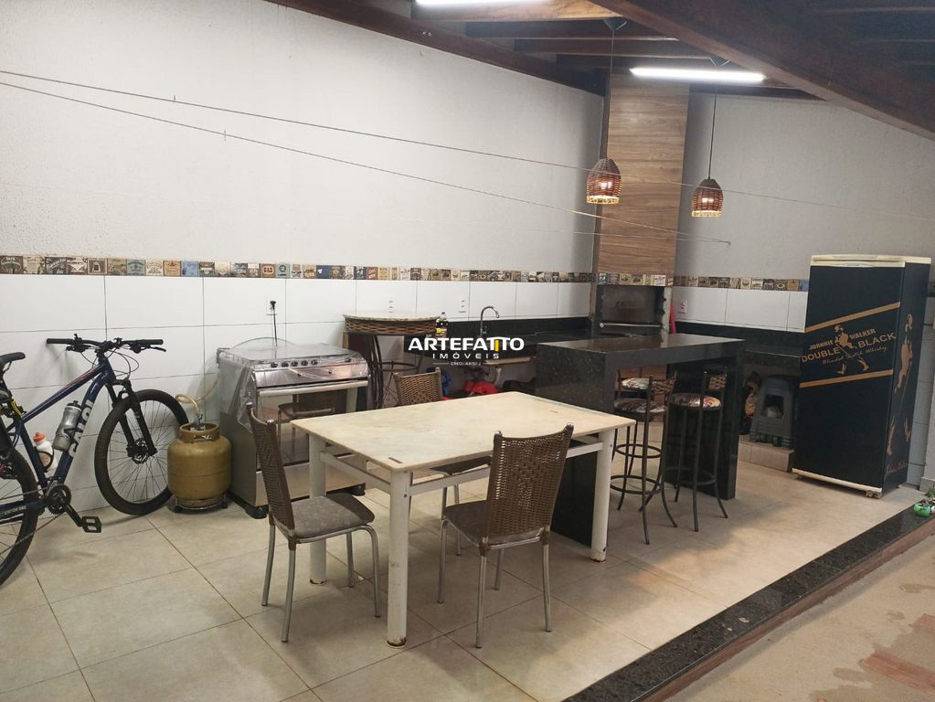  - Casa jardim Cambuí, 2 dorm. Varanda com churrasqueira. Excelente.