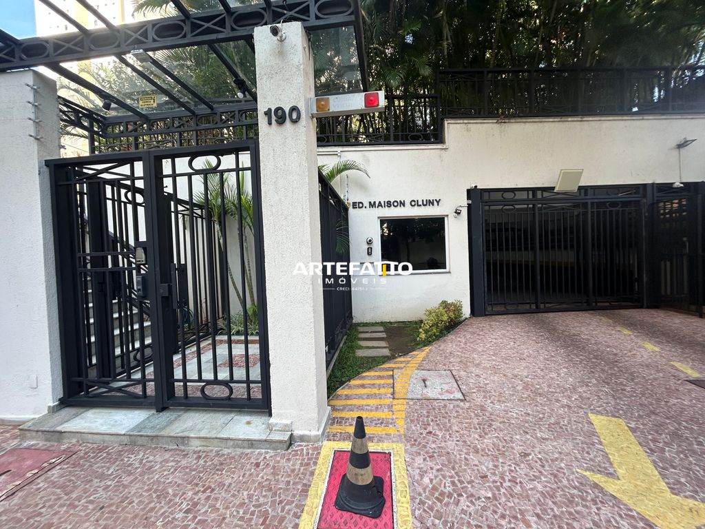  - Apartamento com sala ampliada, depósito na garagem, duas suítes e lazer completo