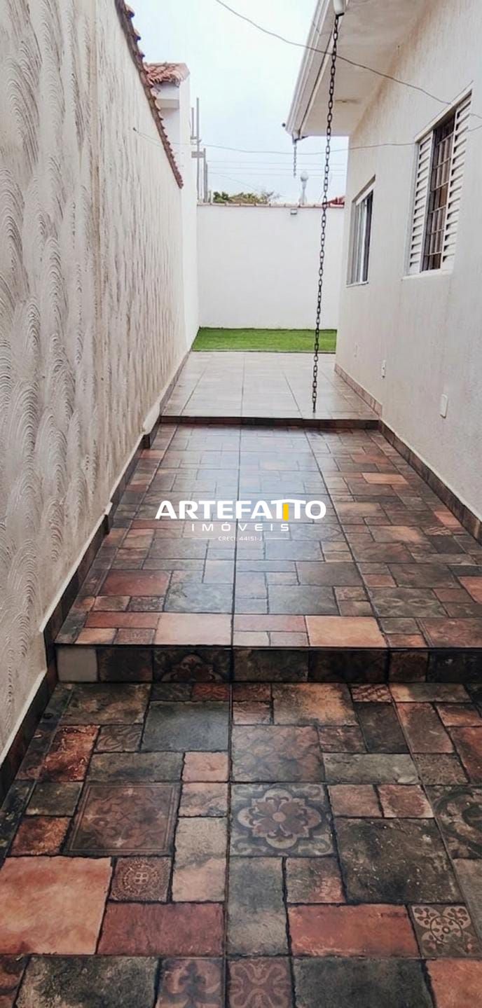  - Casa Vila Sta. Cruz, Linda e espaçosa, 3 dorm. 3 vagas de garagem.