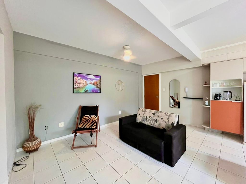  - Apartamento espaçoso com 2 dormitórios na Praia do Itaguá em Ubatuba