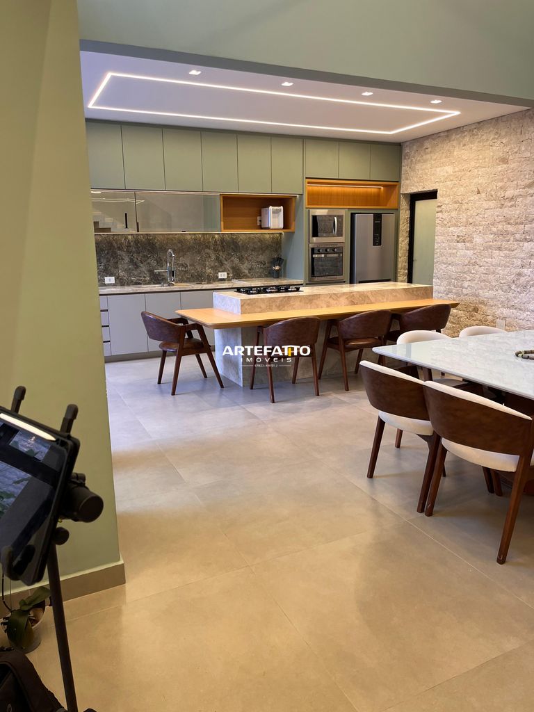  - Casa Porteira Fechada com 3 suítes no bairro Jardim Natal