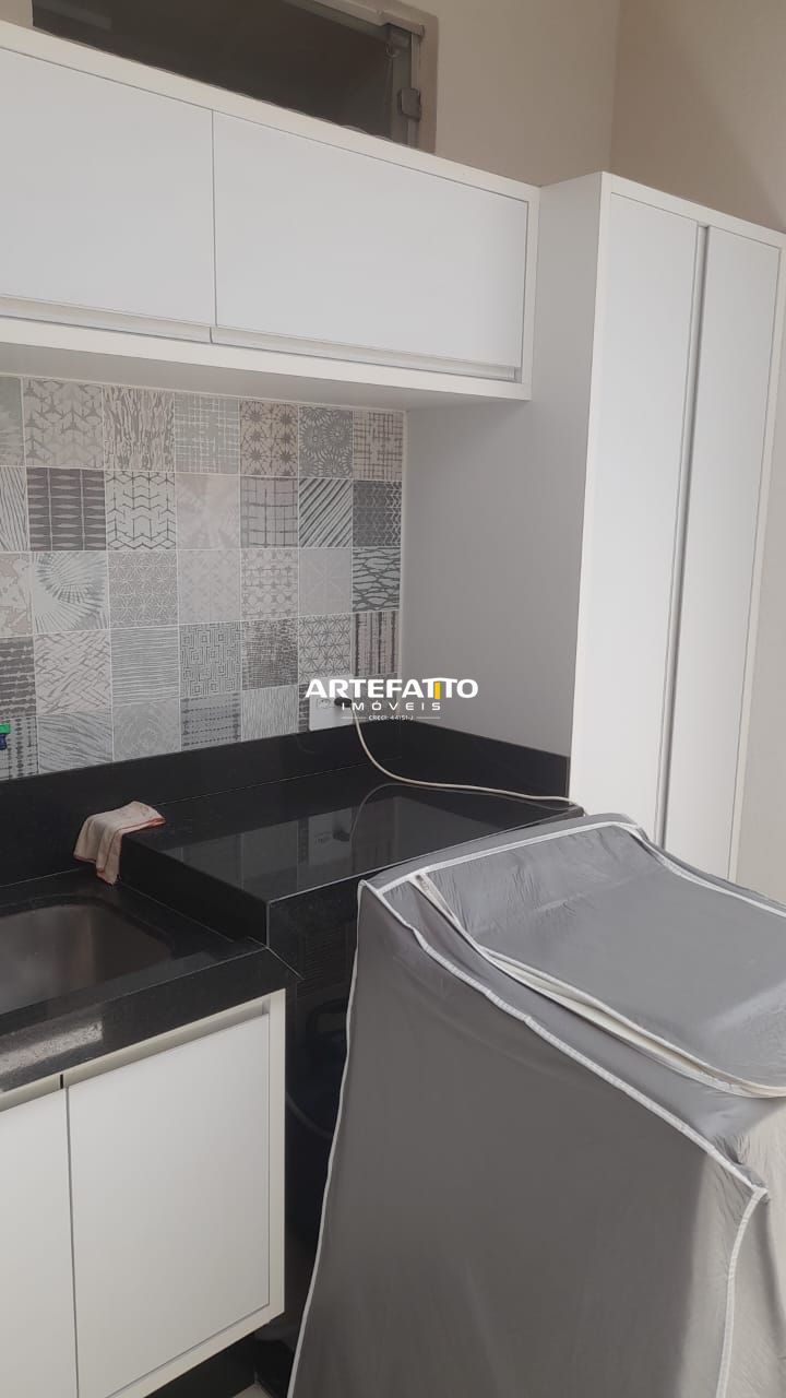  - Casa Polo Club, rica em modulados, 2 dorm. 1 suíte, 2 vagas de garagem