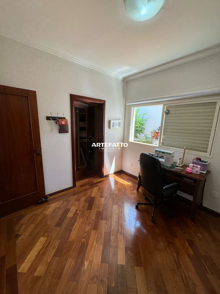  - Casa com 3 dormitórios no bairro Vila Tótoli em Franca/SP