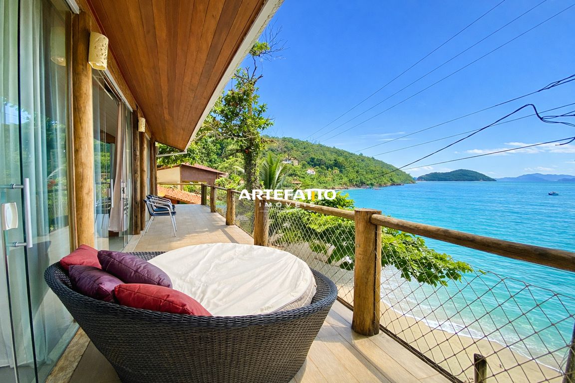 Casa à venda com 3 quartos, 960m² - Praia da Almada,Ubatuba 
