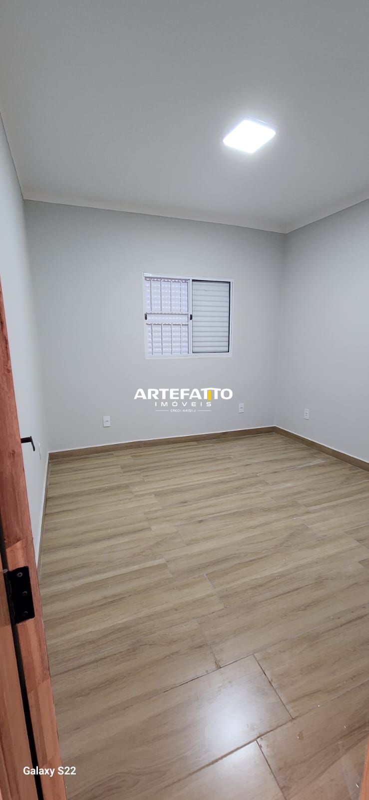  - Casa com 02 dormitórios no Jardim Martins